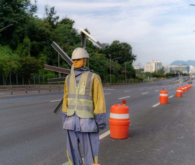 uomo regolazione traffico